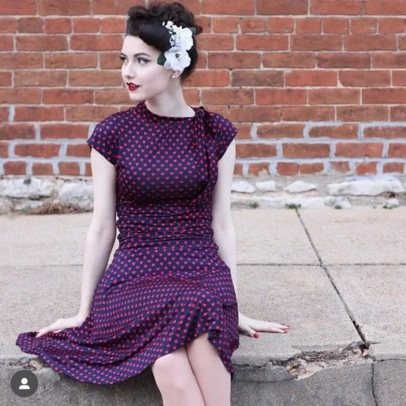 Retrolicious Bombshell Navy with red hearts print dress Bow - Med - EUC - Picture 3 of 14